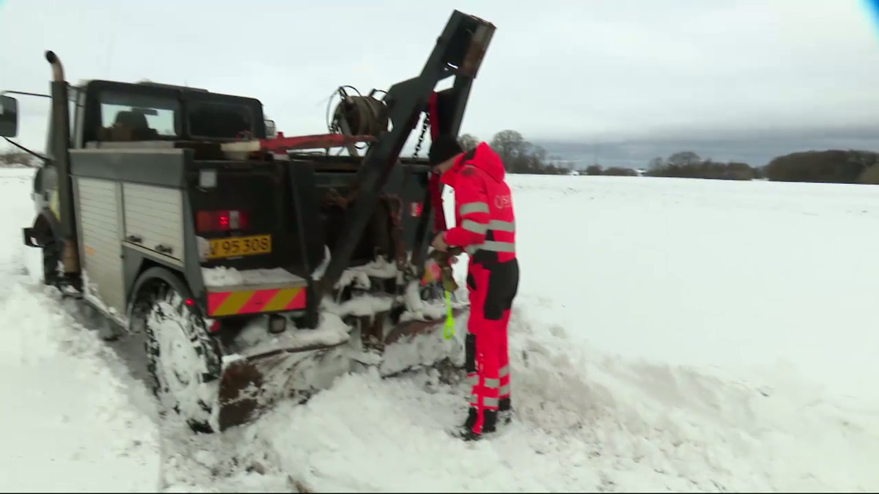 Vejhjælpen på overarbejde efter lørdagens snestorm på Bornholm